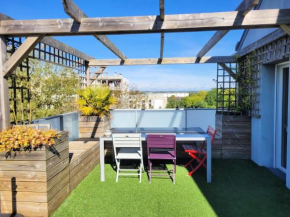 Le Nid : Rooftop moderne surplombant la ville
